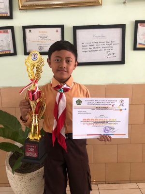 Juara 1 Puisi Putra PORSENI 2021 Kota Malang