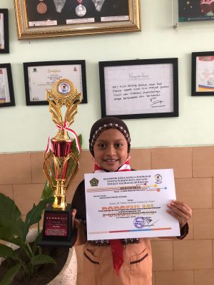 Juara 3 Pidato Bahasa Indonesia Putri PORSENI 2021 Kota Malang
